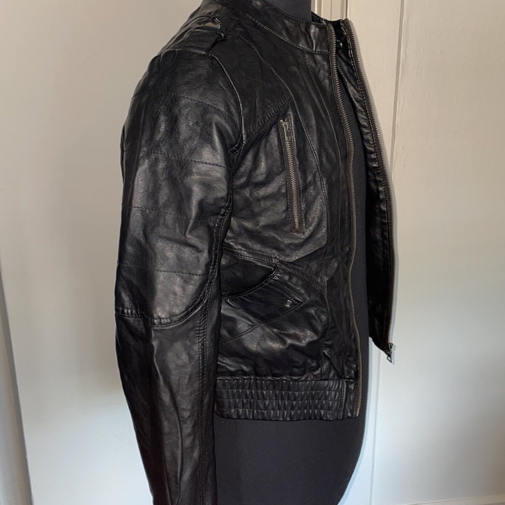 Faux leather jacket. Size medium - Picture 4 of 7